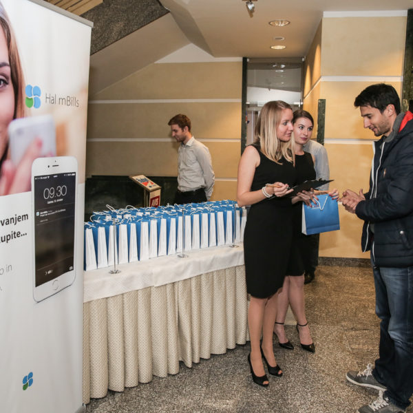 Predstavitev aplikacije Hal mBills za enostavno in hitro plačevanje položnic