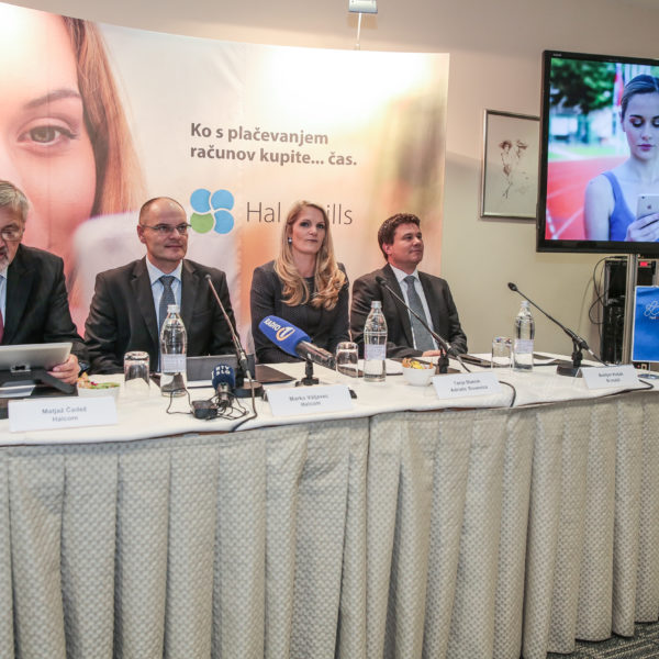 Konferenca za novinarje, Halcom