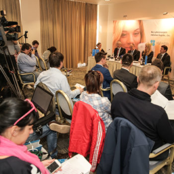 Konferenca za novinarje, Halcom