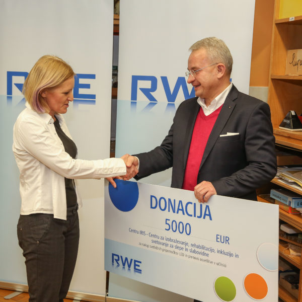 RWE pomaga Centru IRIS