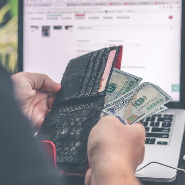 Predstavitev aplikacije Hal mBills za enostavno in hitro plačevanje položnic